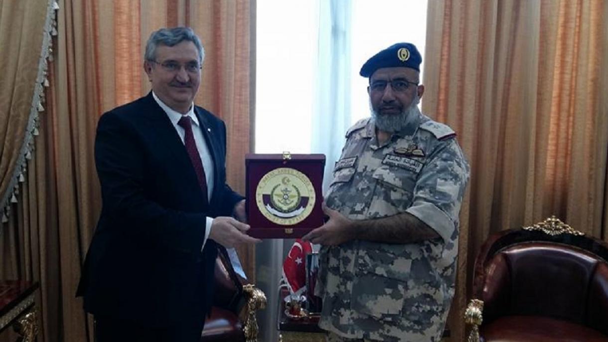 Ambasadori turk takohet me Shefin e Shtatmadhorisë së Katarit
