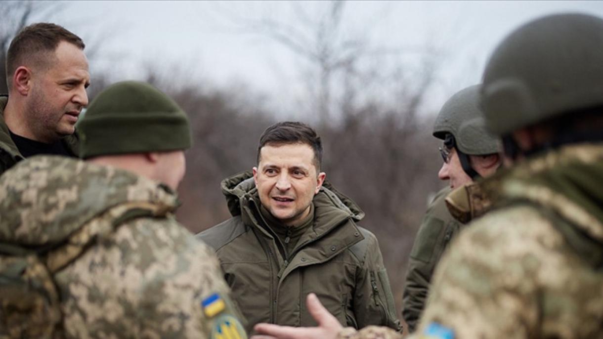 乌克兰总统考察顿巴斯阵线