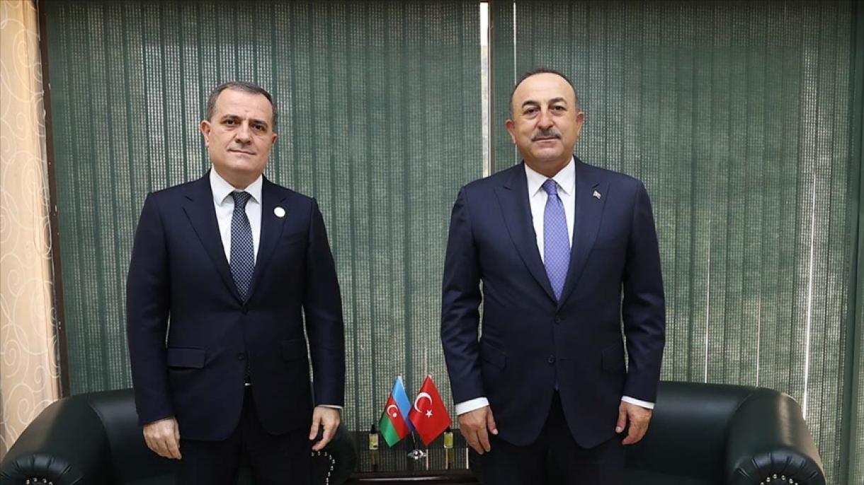 Il ministro Cavusoglu parla al telefono con il suo omologo dell’Azerbaigian Bayramov