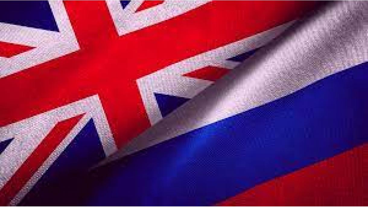 Oroszország 18 brit állampolgár, köztük katonai tisztviselők belépését tiltotta meg az országba