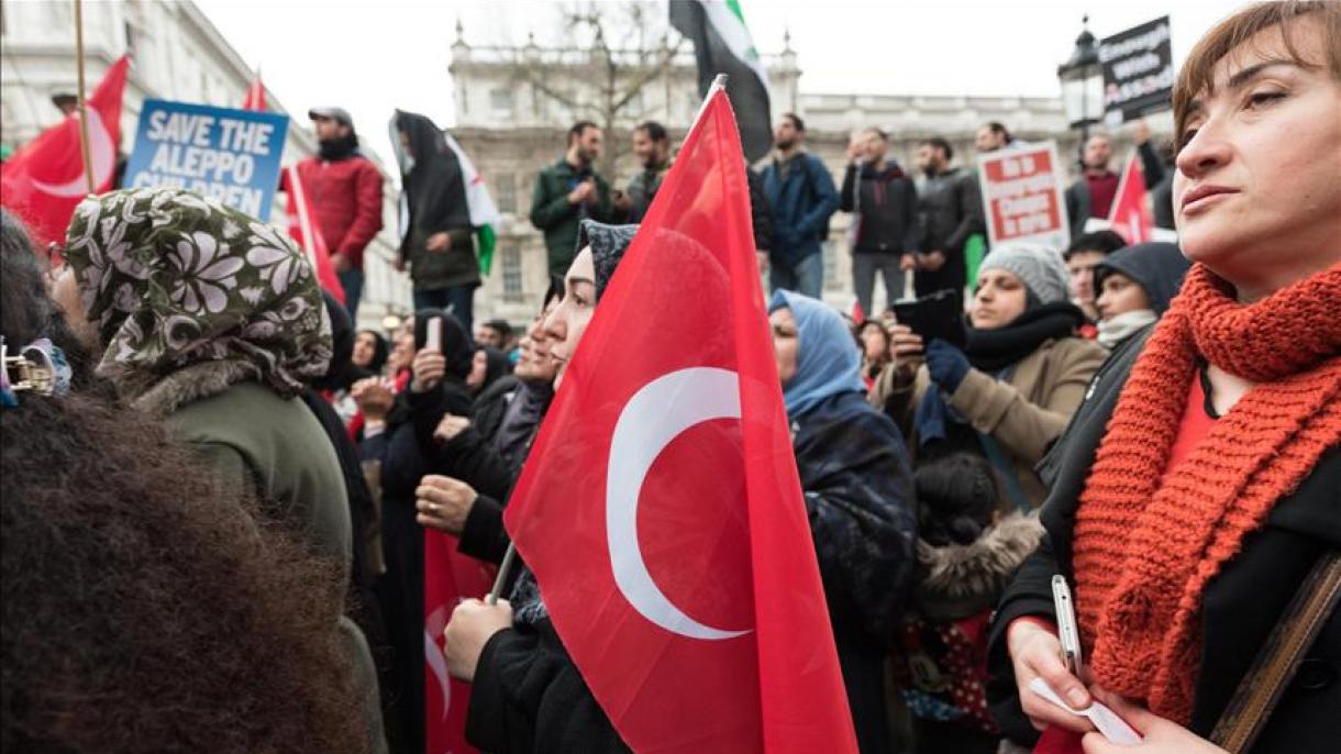 Milhares de pessoas protestam contra o terrorismo do PKK na Turquia