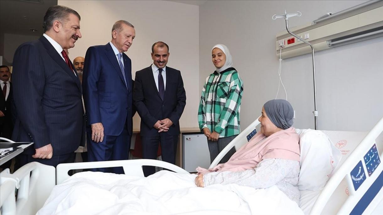 اردوغان از مریضان سرطانی اهل غزه‌ در انقره عیادت کرد