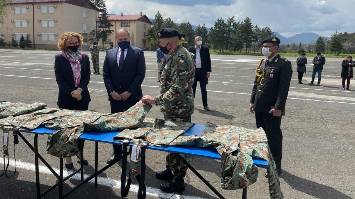 Türkiye Kuzey Makedonya Ordusuna Üniforma Bağışı1.jpg