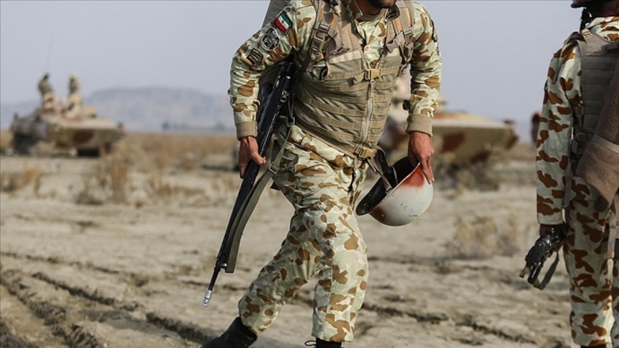 İran İnqilab Keşikçiləri Korpusu hərbi təlim keçirir
