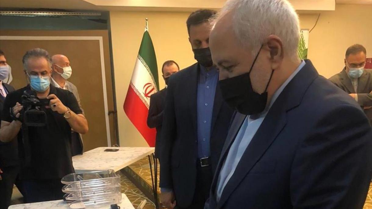 ظریف با حضور در شعبه اخذ رأی آنتالیا رای خود را به صندوق انداخت