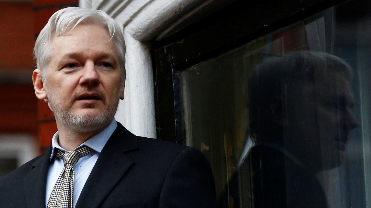 Deputados suecos abandonam o caso Assange