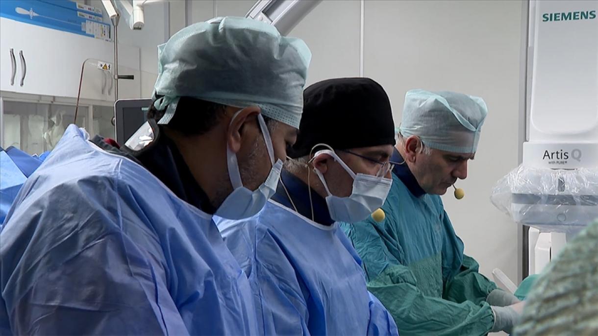 Operații pe cord efectuate de cardiologii turci urmărite în direct