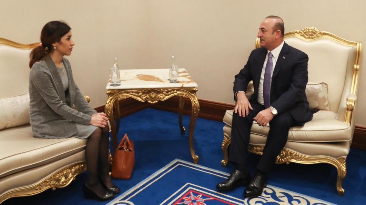 Mevlüt Çavuşoğlu ha  accolto  al Forum di Doha,  Nadia Murad, Premio Nobel per la Pace del 2018
