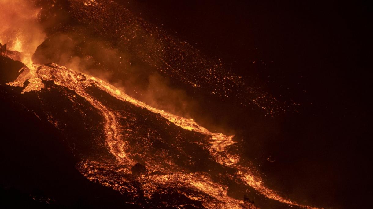 西班牙老峰火山喷发还将持续一段时间