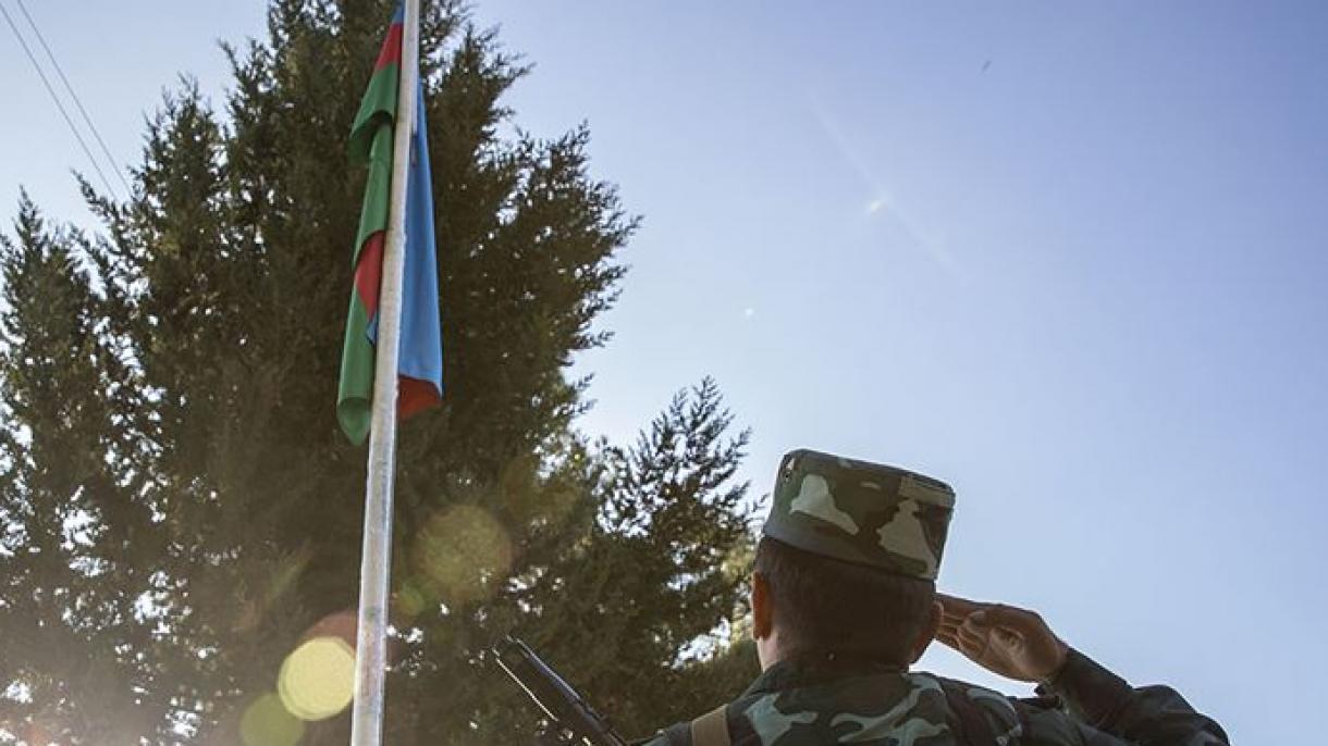 پرچم آذربایجان در مجاورت مرز ایران افراشته شد