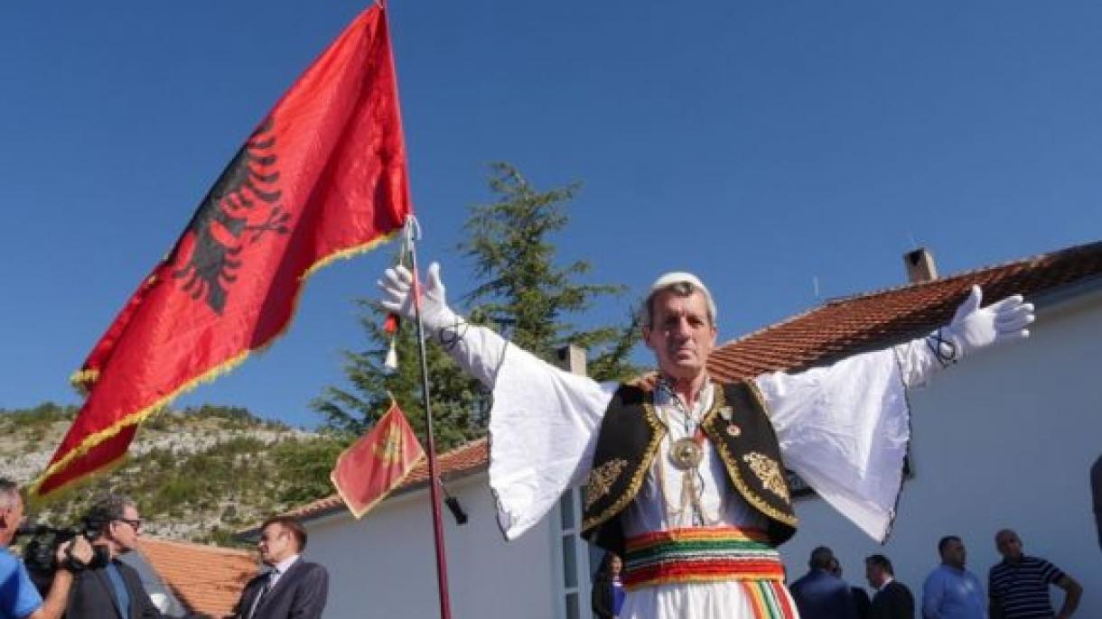 Dënim për mbajtjen e flamurit shqiptar në festën tradicionale “Ditët e Gështenjës” në Krajë