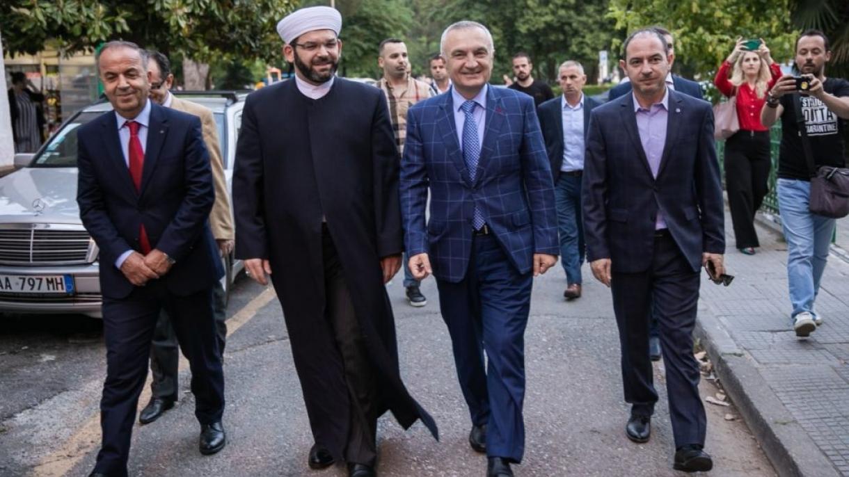 Presidenti Meta u uron besimtarëve myslimanë Natën e madhërueshme të Kadrit