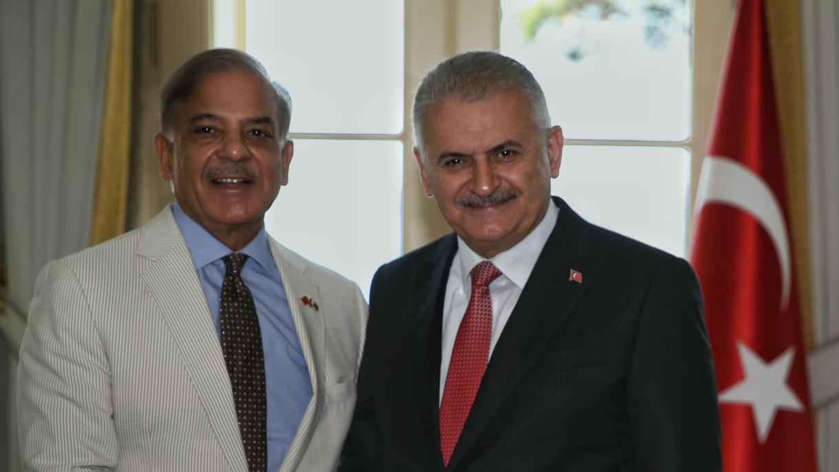 Pandzsáb miniszterelnökével tárgyalt Yıldırım