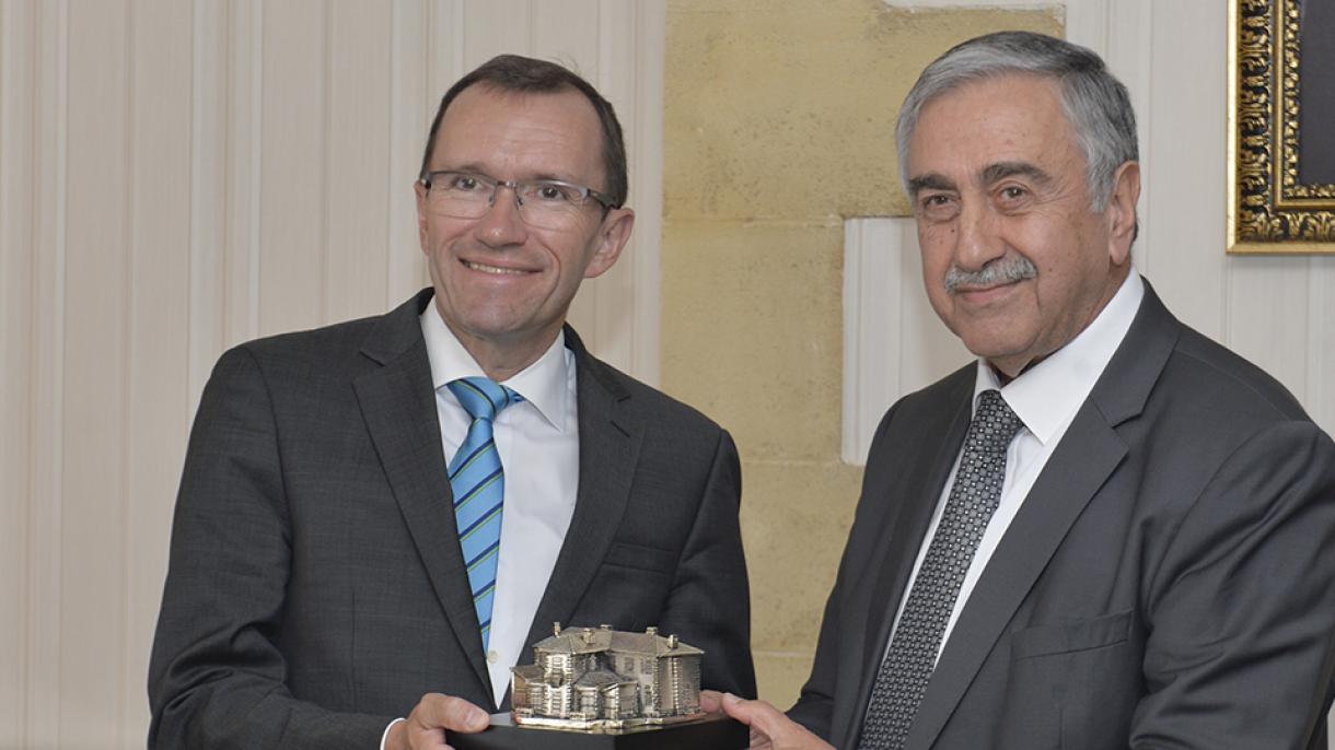 Dimite de su cargo Espen Barth Eide el representante espacial de la ONU sobre Chipre