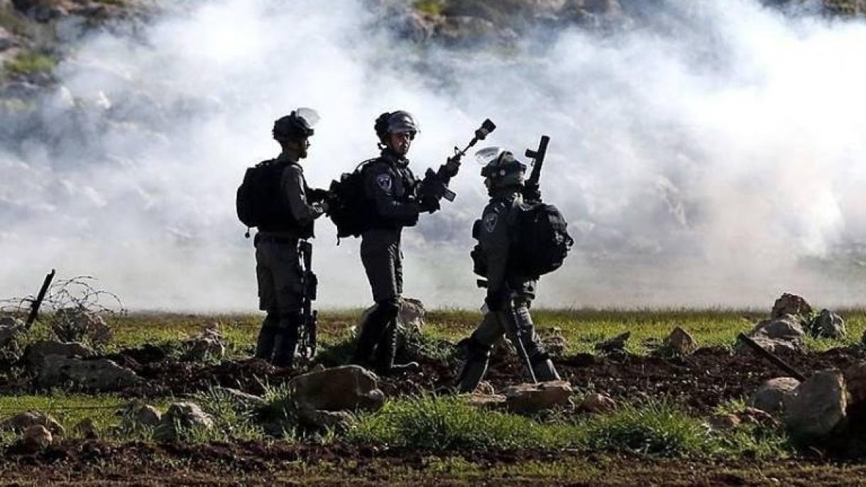 Soldados israelenses feriram um palestino em sua cabeça