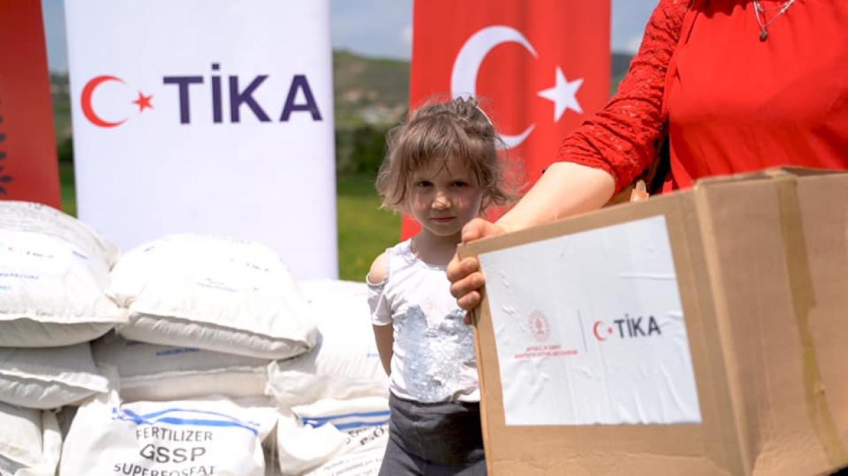 Në Shqipëri TIKA shpërndan ndihma për fëmijët jetimë dhe familjet në nevojë