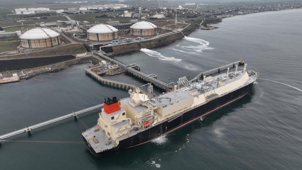 В Текирдаг пристигна първият танкер с втечнен газ за България