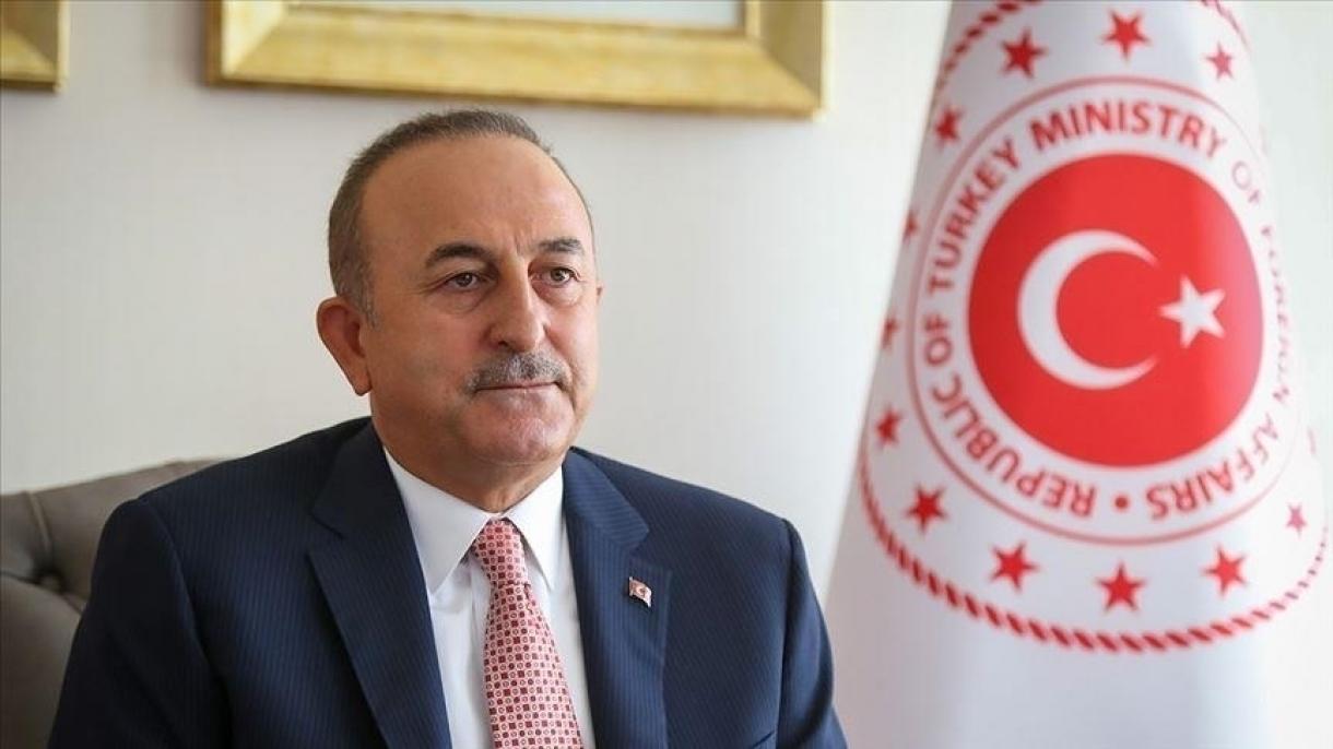 Çavuşoğlu telefonon tárgyalt Dendiasszal a Galatasarayt ért bánásmód miatt