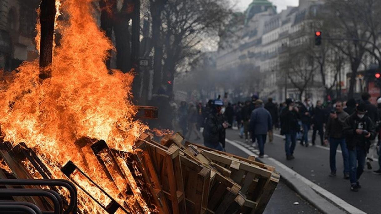 法国反改革示威游行持续发酵