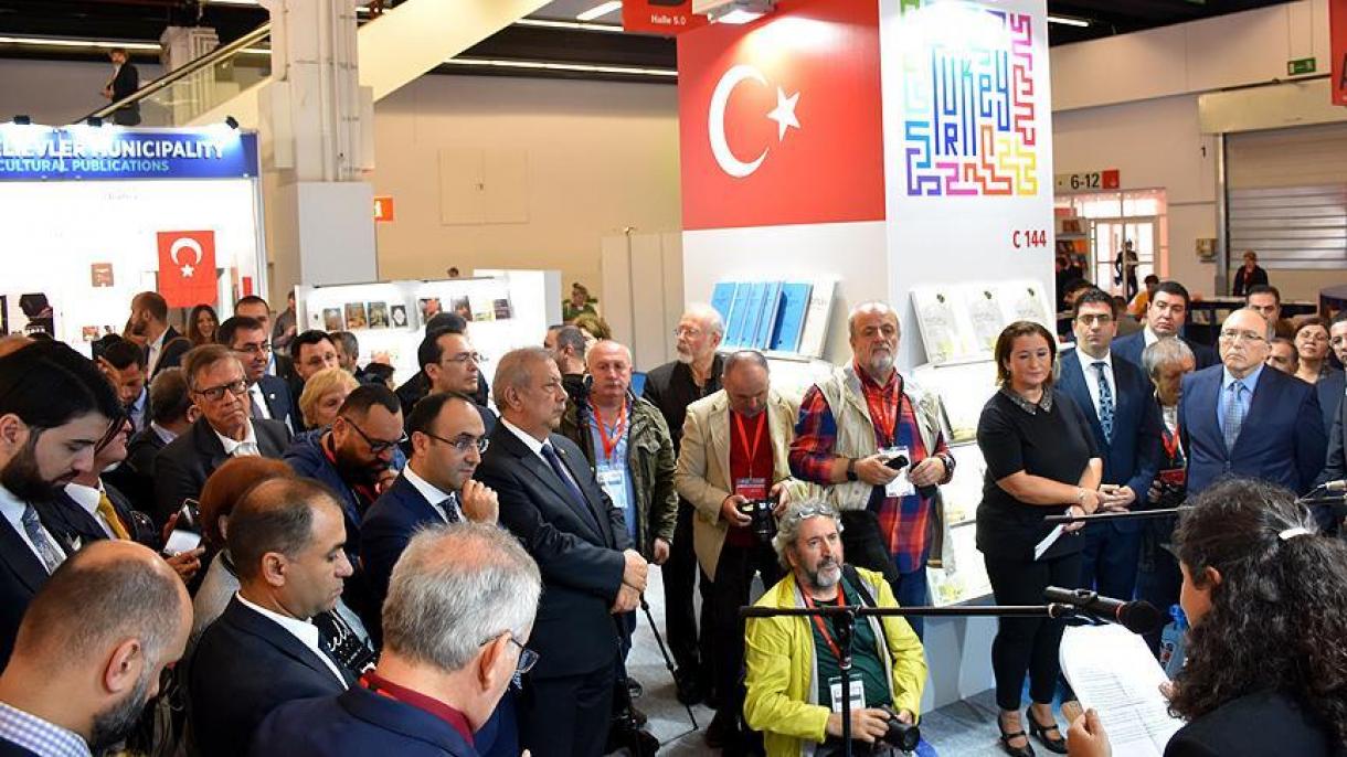 O pavilhão da Turquia é inaugurado na maior feira de livros do mundo