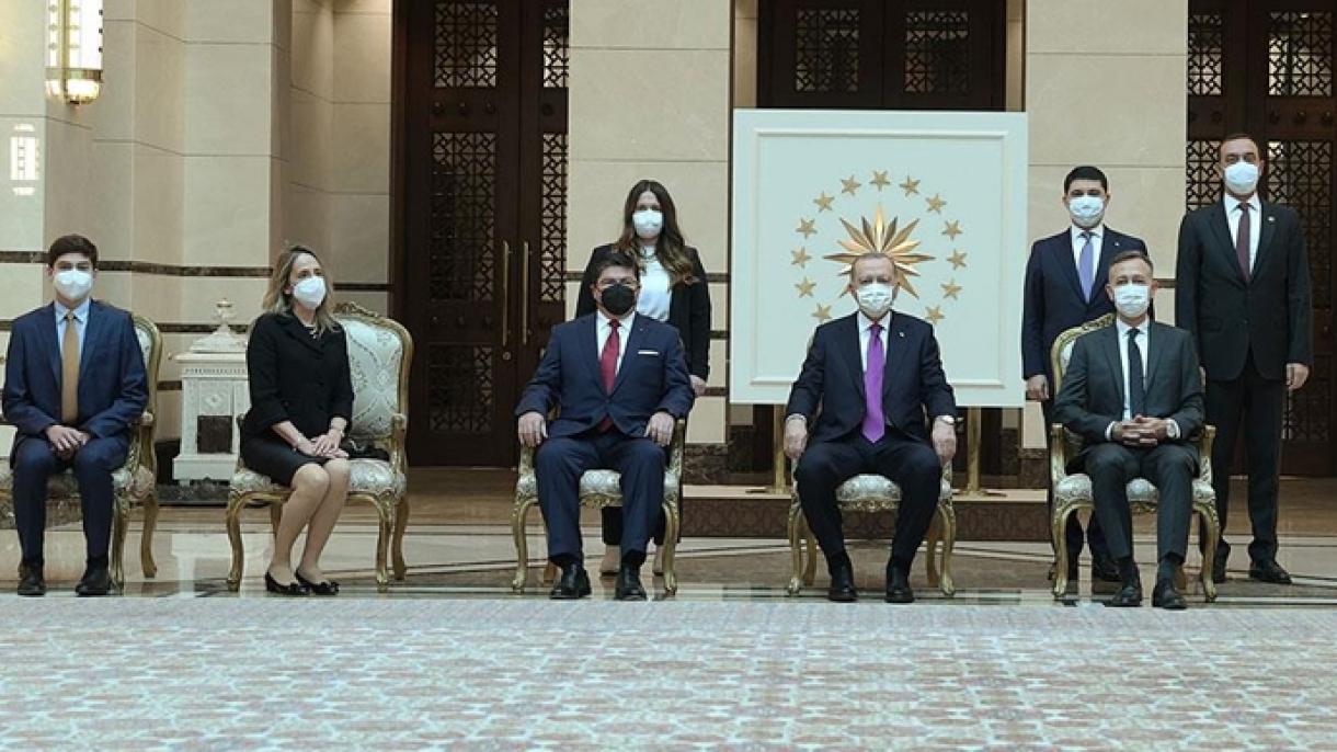 Daşary ýurtly ilçiler Prezident Erdogana ynanç hatlaryny gowşurdylar