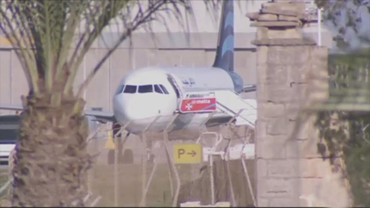 ربایندگان هواپیمای لیبیایی در مالت تسلیم شدند