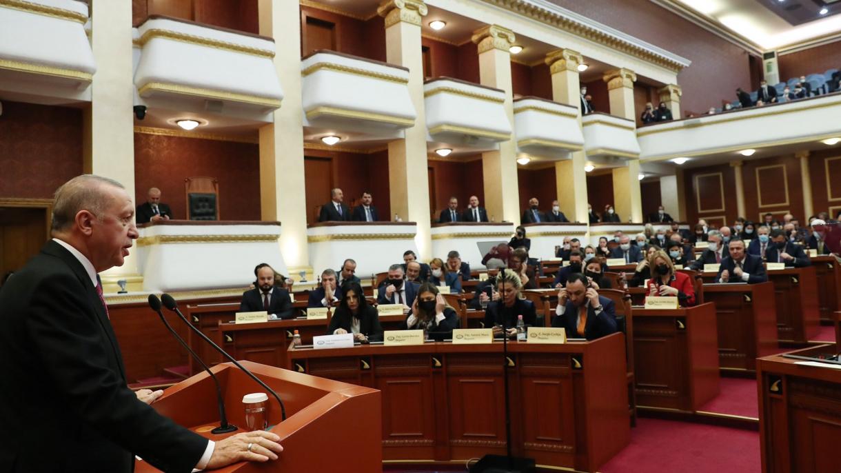 Cumhurbaşkanı Erdoğan, Arnavutluk Meclisi'nde konuştu 02.jpg