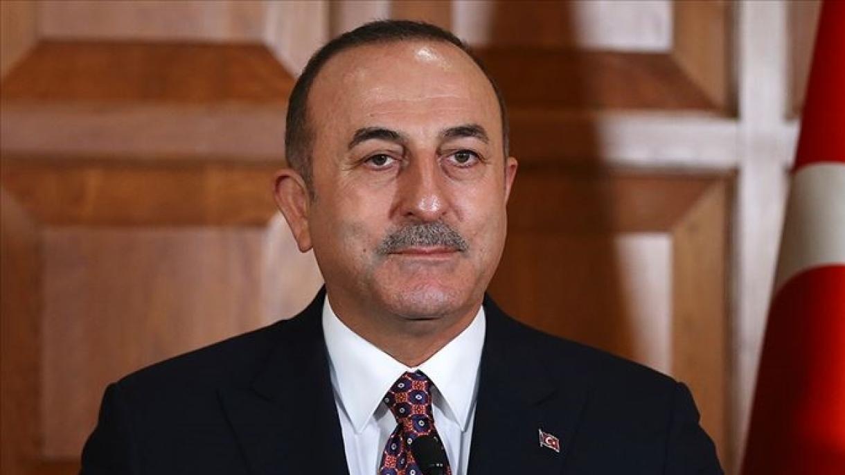 Çavuşoğlu: "Estamos em Paris para tratar das nossas relações bilaterais com a França"