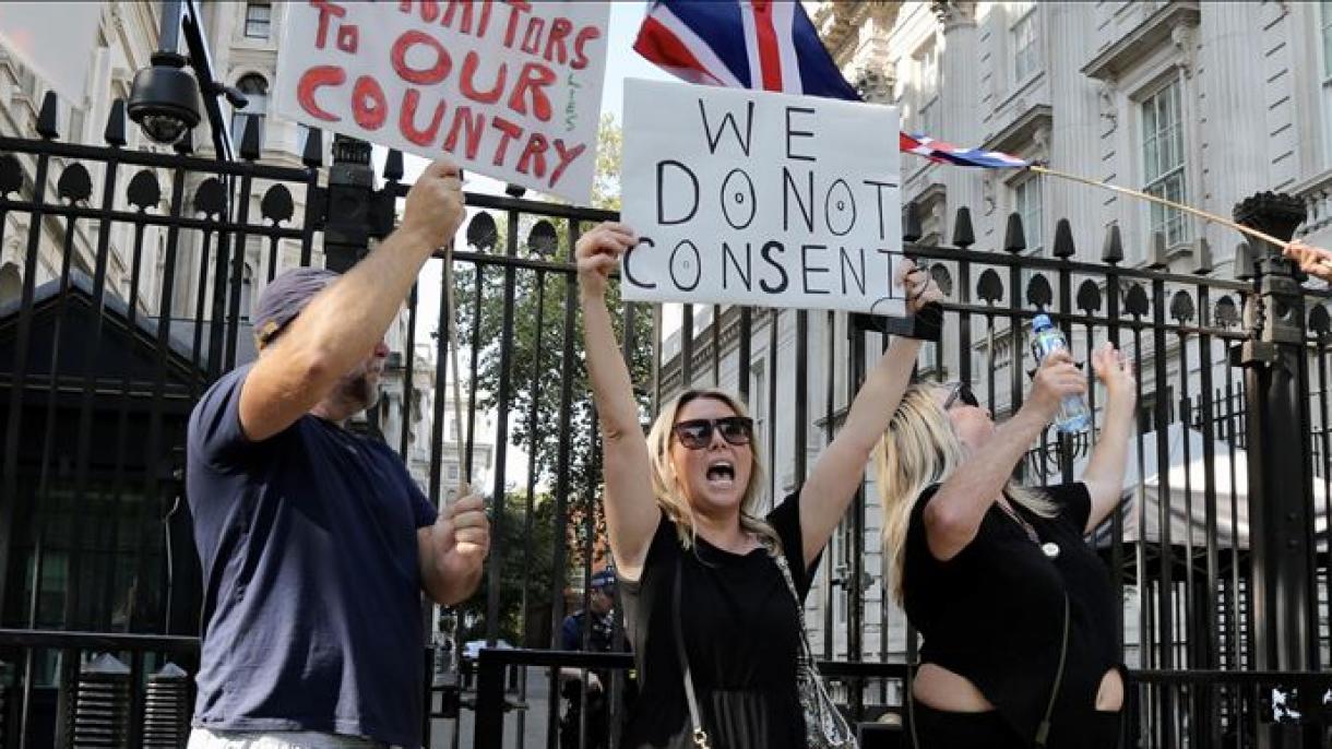 Protestan en el Reino Unido la prohibición de agrupación de más de 6 personas debido a Covid-19