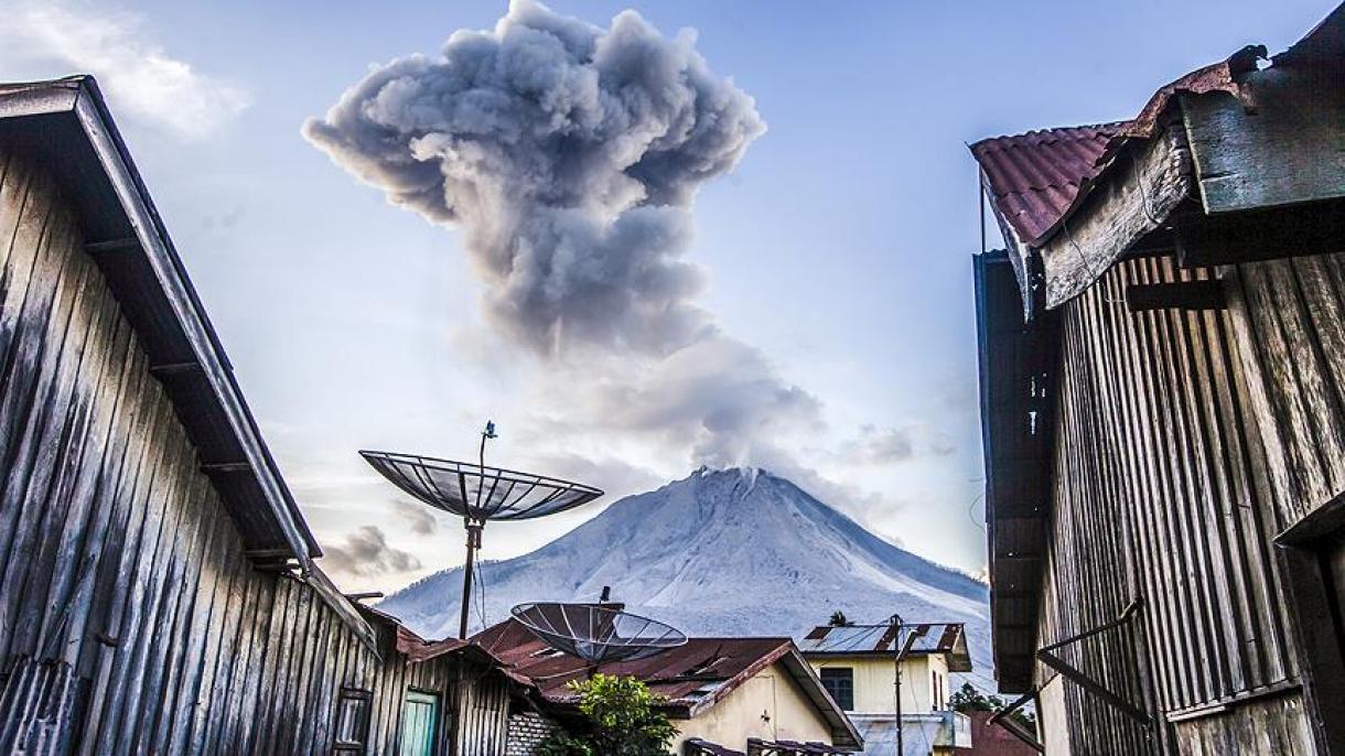 Έκρηξη στο ηφαίστειο Σίναμπουνγκ