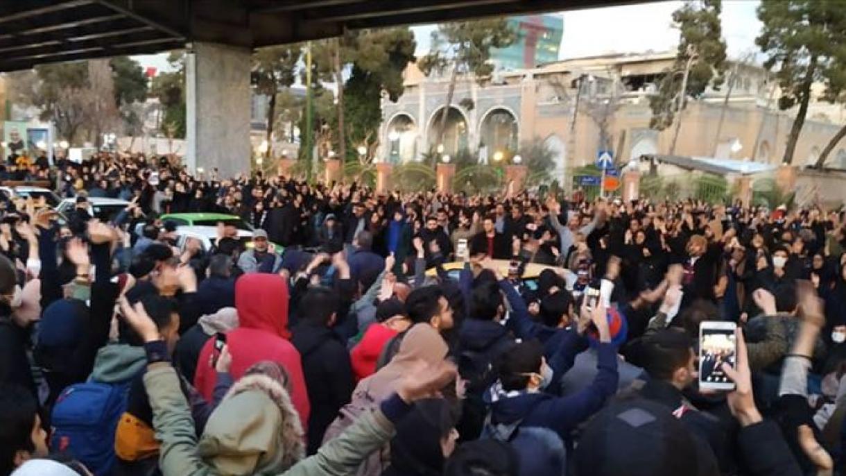 Демонстрациите в Техеран продължават