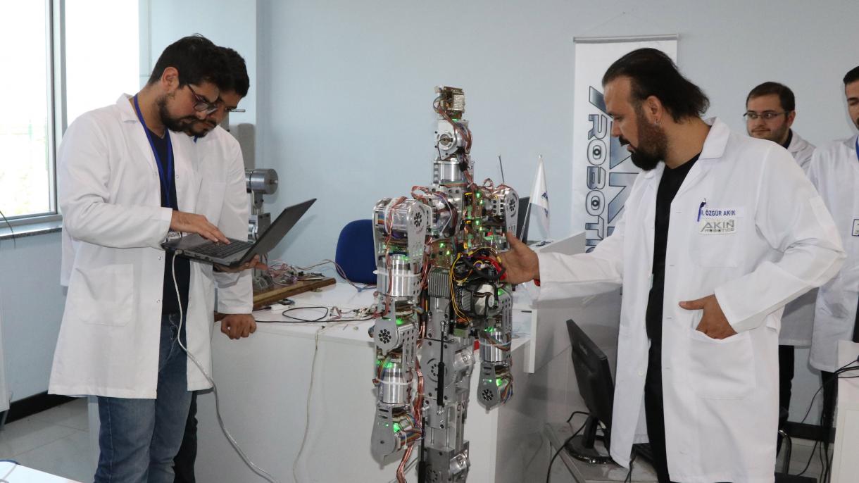 A primeira fábrica de robots antropoides vai começar a produzir em série