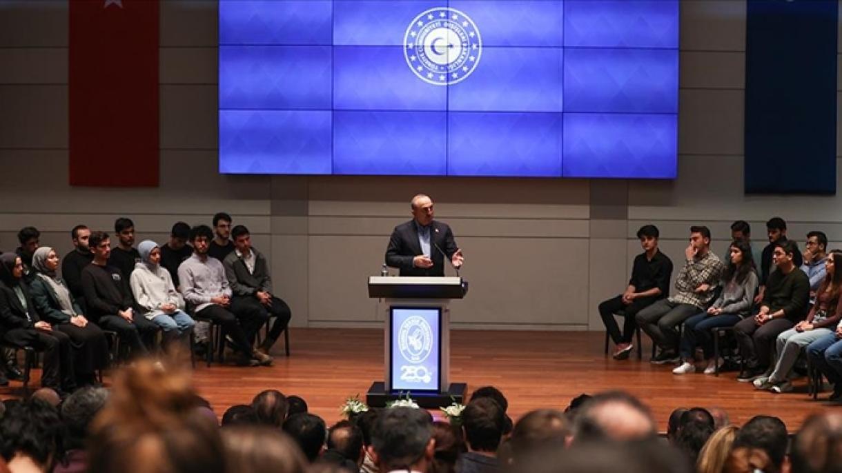 Çavuşoğlu: "Hay que adaptarse a los cambios en las relaciones internacionales"
