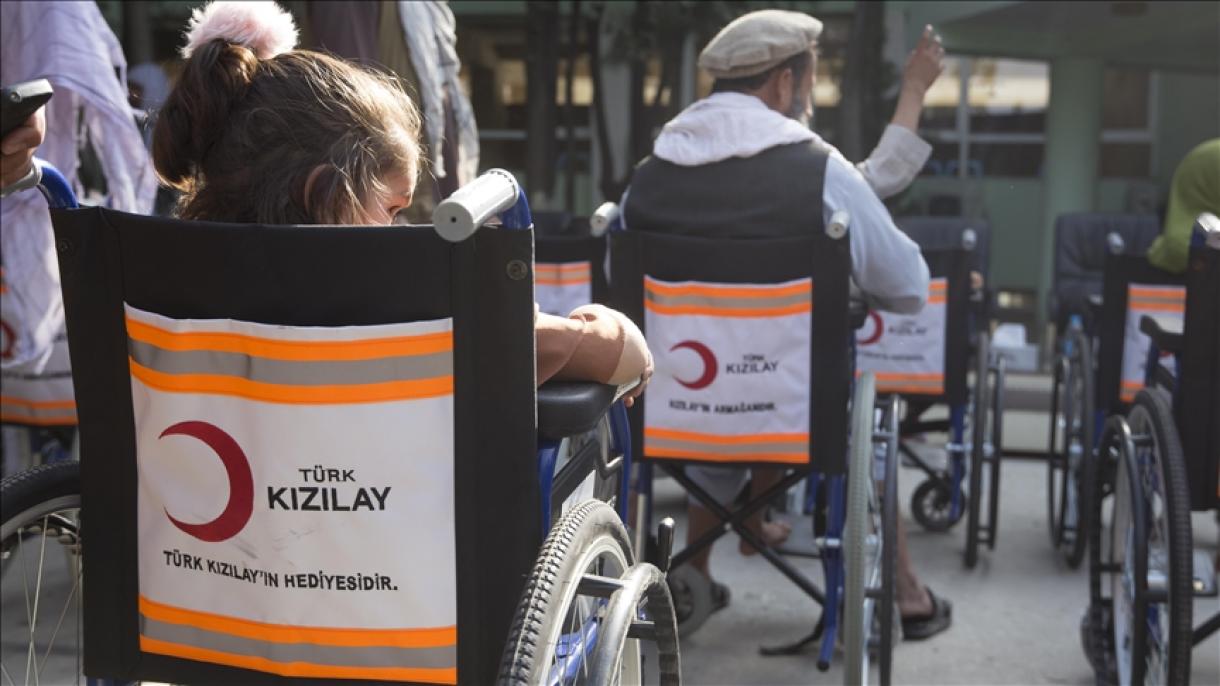 هلال احمر ترکیه 75 ویلچر میان معلولان افغانستان توزیع کرد