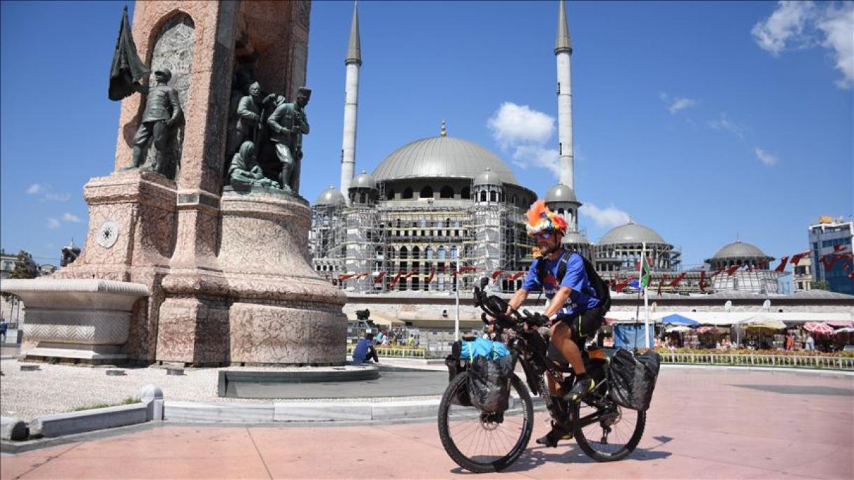 De Londres a Estambul, pedaleando por el autismo