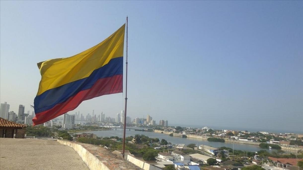 哥伦比亚民众暂停反政府示威
