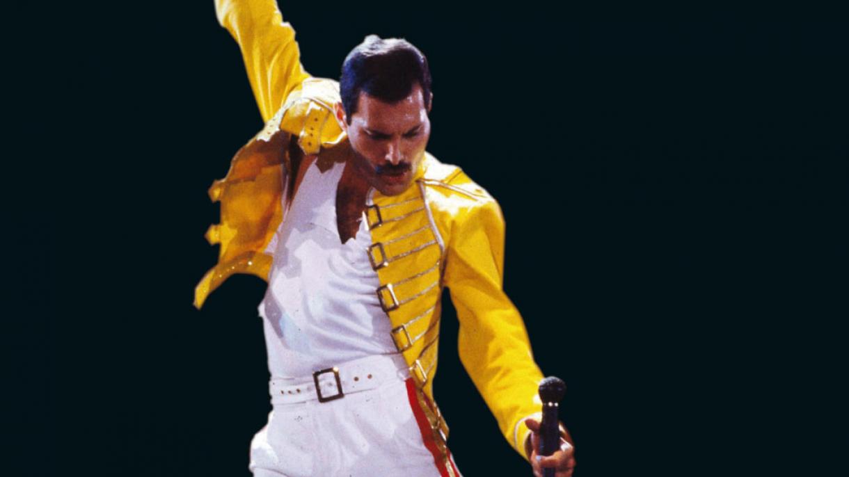 Pianul lui Freddie Mercury a fost vândut la o licitație