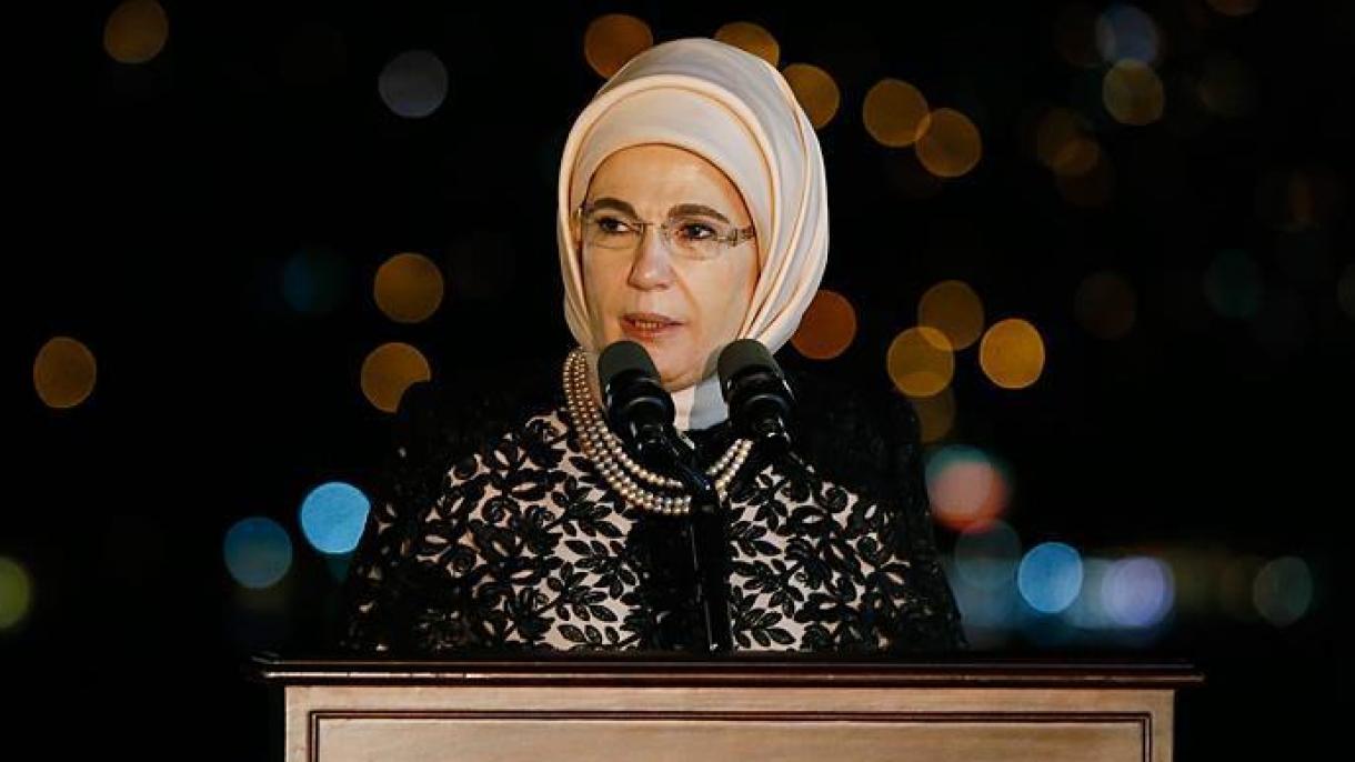 ئەمىنە ئەردوغان ئاتالار بايرىمىنى تەبرىكلىدى