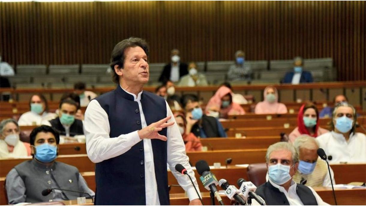 حکومت کی رونا وائرس کے چیلنج سے نمٹنے کیلئے پالیسی میں شروع دن سے کوئی تضاد نہیں : عمران خان