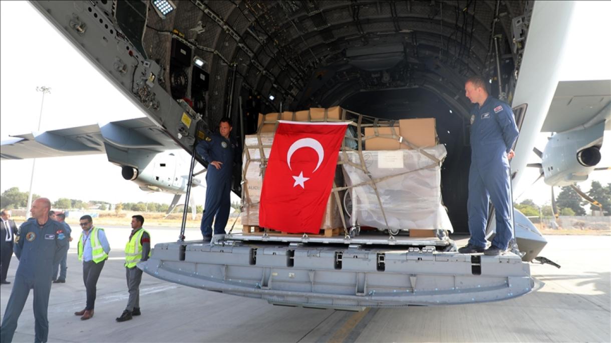 ورود هواپیمای حامل کمک‌های پزشکی ترکیه به مردم افغانستان به کابل