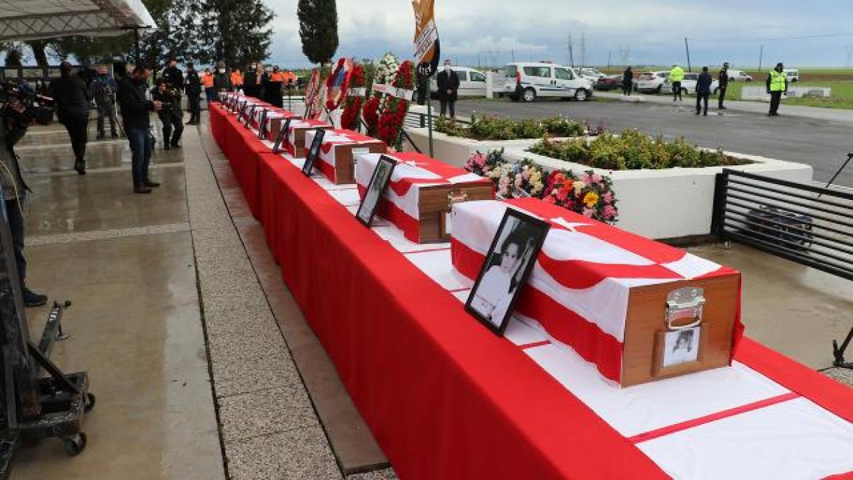 11 деца убити през 1974 година от кипърските гърци бяха погребани с церемония...