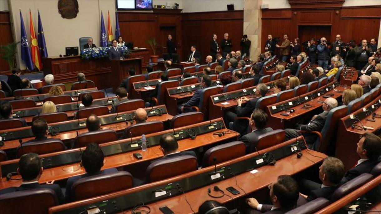 Собранието на Северна Македонија се самораспушти поради предвремените парламентарни избори закажани за 12 април