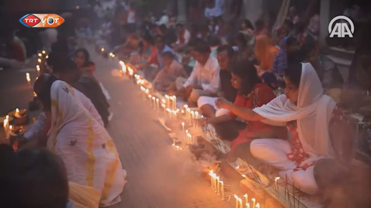 孟加拉国举行Rakher Upobash宗教节日活动