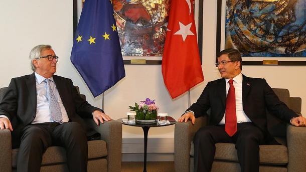 Əhməd Davudoğlu ilə Jan-Klod Yunker arasında telefon danışığı oldu