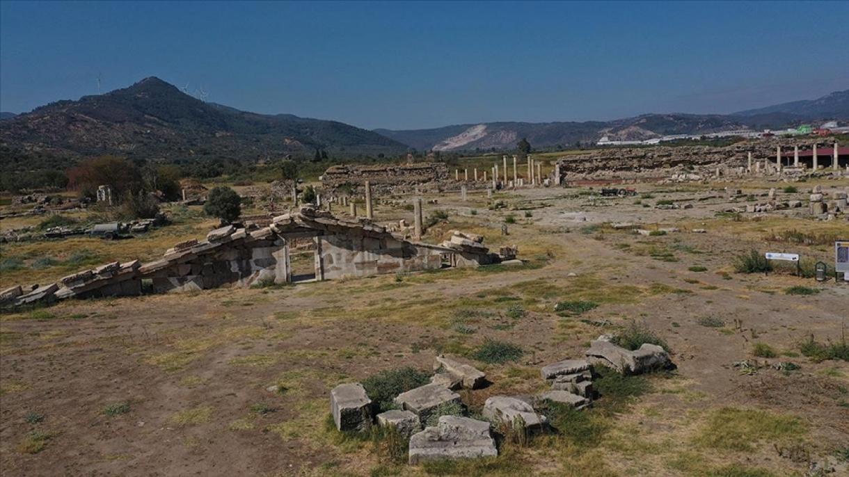 Alcanzan a la puerta de entrada del Templo de Zeus en excavaciones que siguen en Magnesia