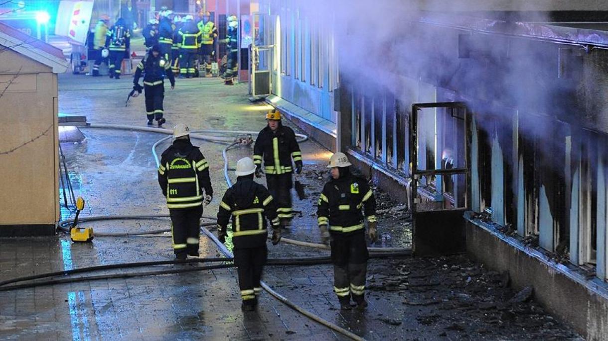 瑞典瑞典韦克舍市难民宿舍楼发生大火
