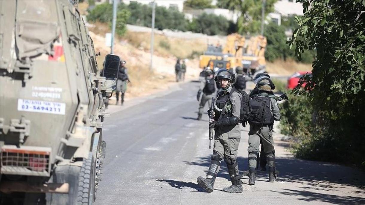 Bregu Perëndimor – Ushtarët izraelitë martirizojnë një palestinez dhe plagosin gruan e tij