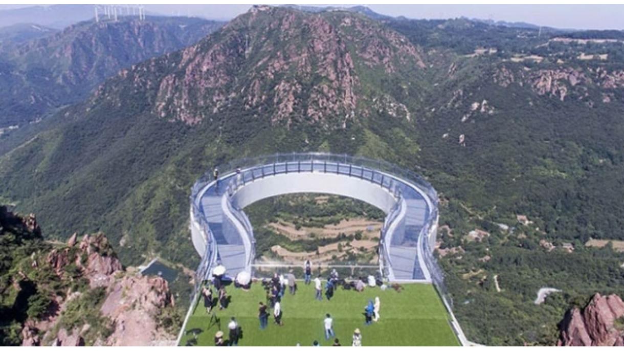 El puente del paseo espacial más largo del mundo a 360 metros de altura