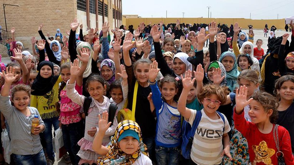 Turquía ayuda a los alumnos sirios de Al Bab