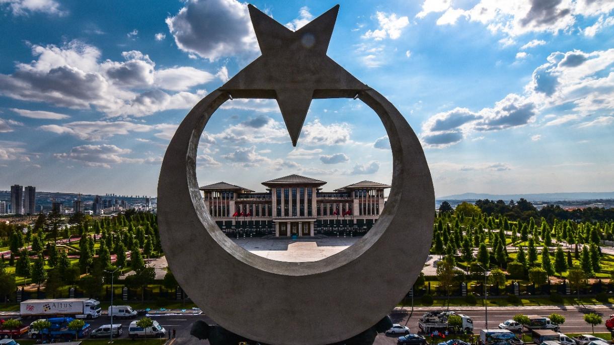 رئیس جمهور ترکیه از تندیس یادبود شهدا در مجتمع ریاست جمهوری در آنکارا رونمایی کرد